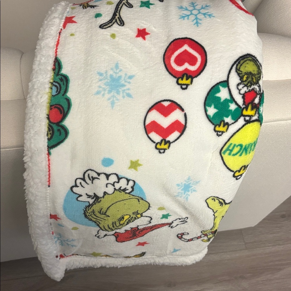 The Grinch Christmas Festive Cozy Sherpa Blanket Throw NWT